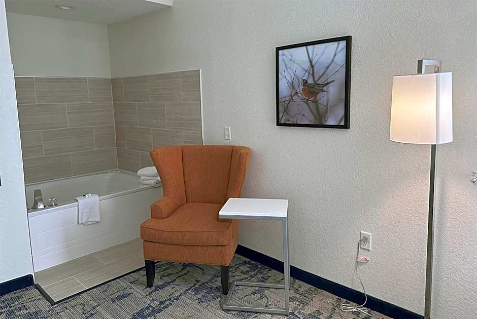 La Quinta Inn & Suites by Wyndham Milwaukee South West New Berlin