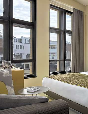Superior Room, 1 King Bed, City View