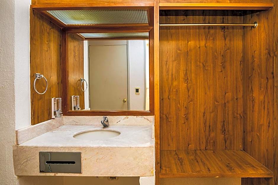 Capital O Hotel Casa Blanca, Morelia