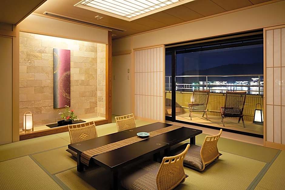 Photo 1 of 7 of Suite, Lake View