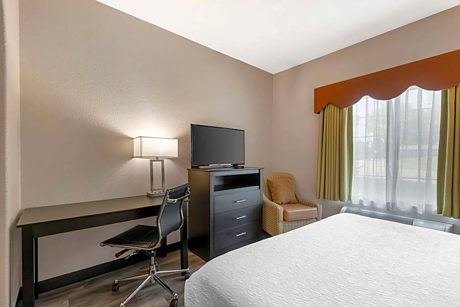 Best Western Plus Des Moines West Inn And Suites