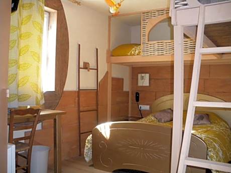 Family Room (2 Adults + 2 Children)