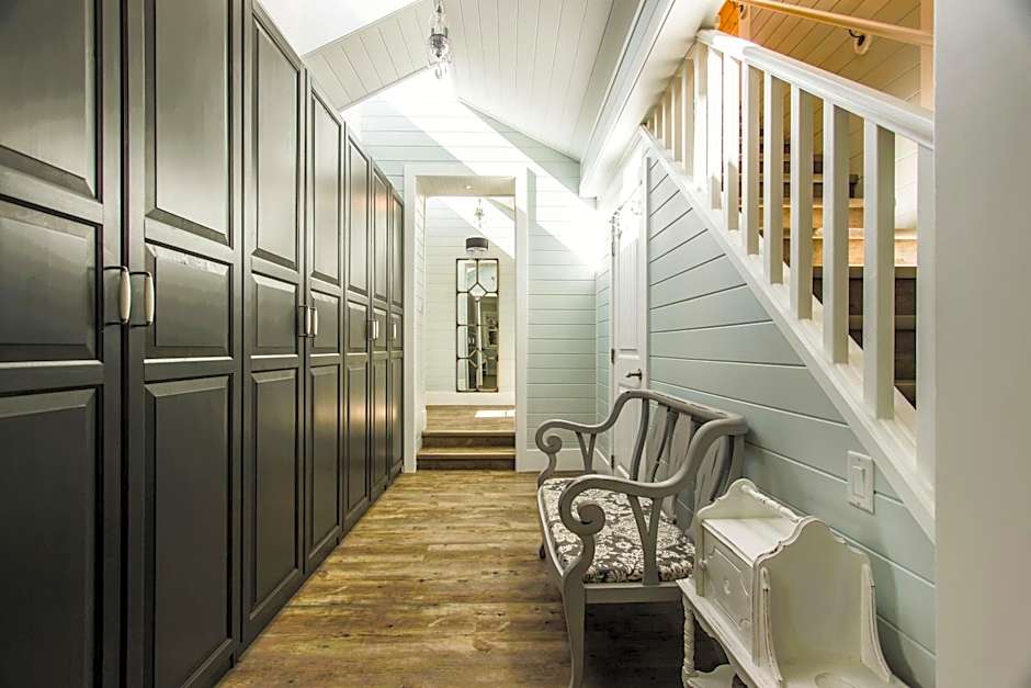 Kelowna Bed & Breakfast - CHATHAM HOUSE