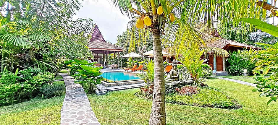 VILLA LE PETIT LEON "Authentic Traditional Wooden House"