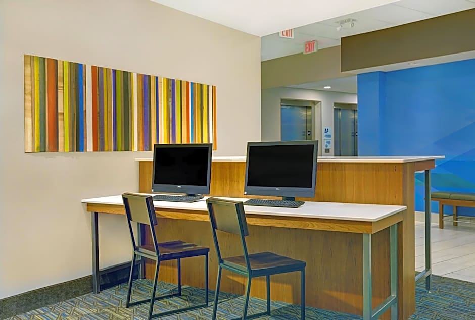 Holiday Inn Express & Suites - Lenexa - Overland Park Area By IHG