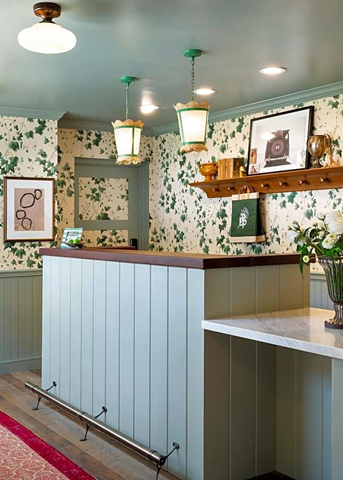 Le Petit Pali at 8th Ave