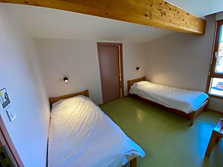 Twin Room with Ensuite Bathroom