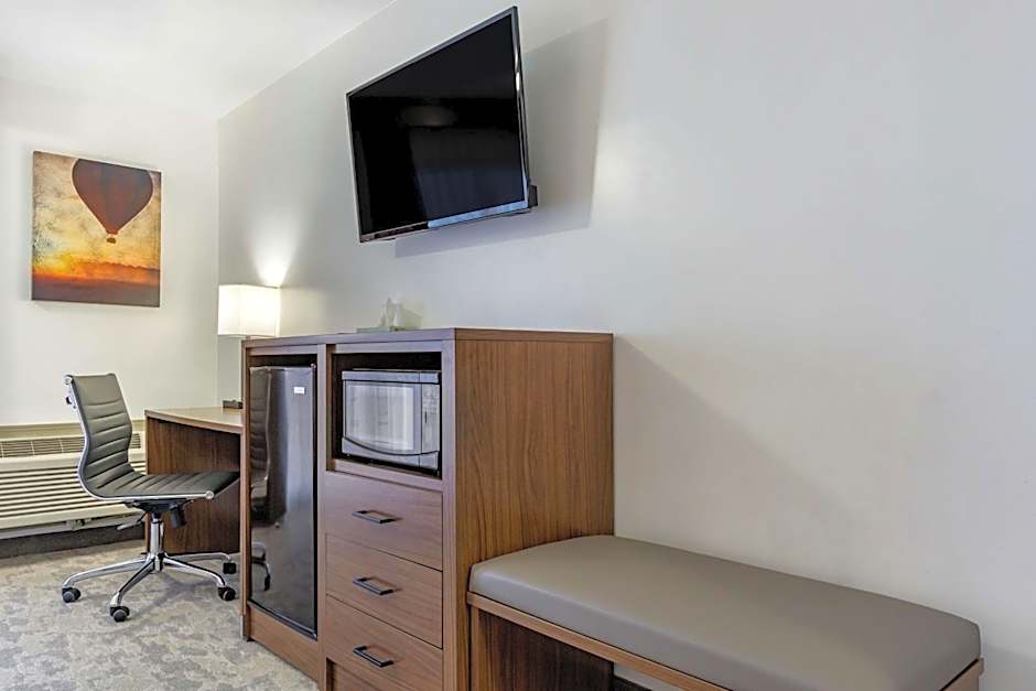 Best Western Plus Lake Front Hotel