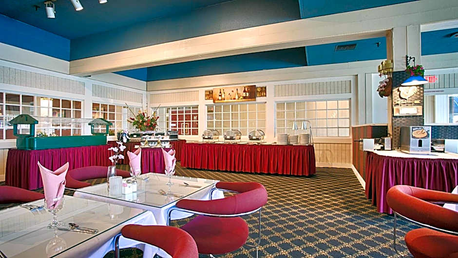 Golden Sails Hotel
