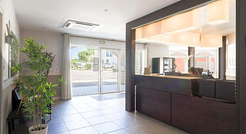 Park & Suites Village Aix-Le Rousset