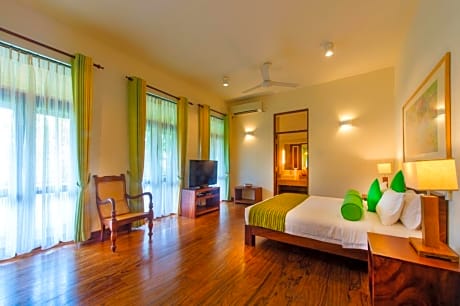 Executive Master Suite with 10% off on Food & Beverage
