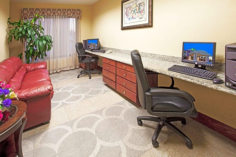 Holiday Inn Express & Suites Sebring By IHG