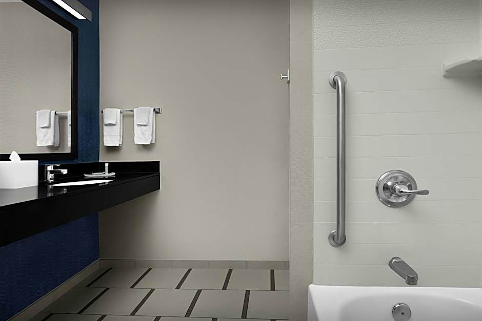 Fairfield Inn & Suites by Marriott Emporia I-95