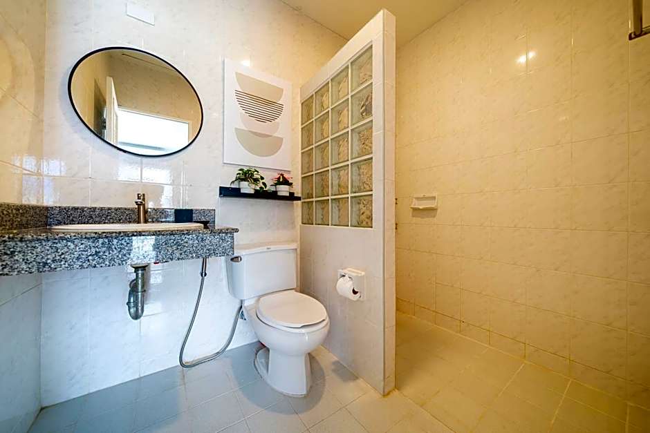 5 mins walk Bangla,beach,3BR