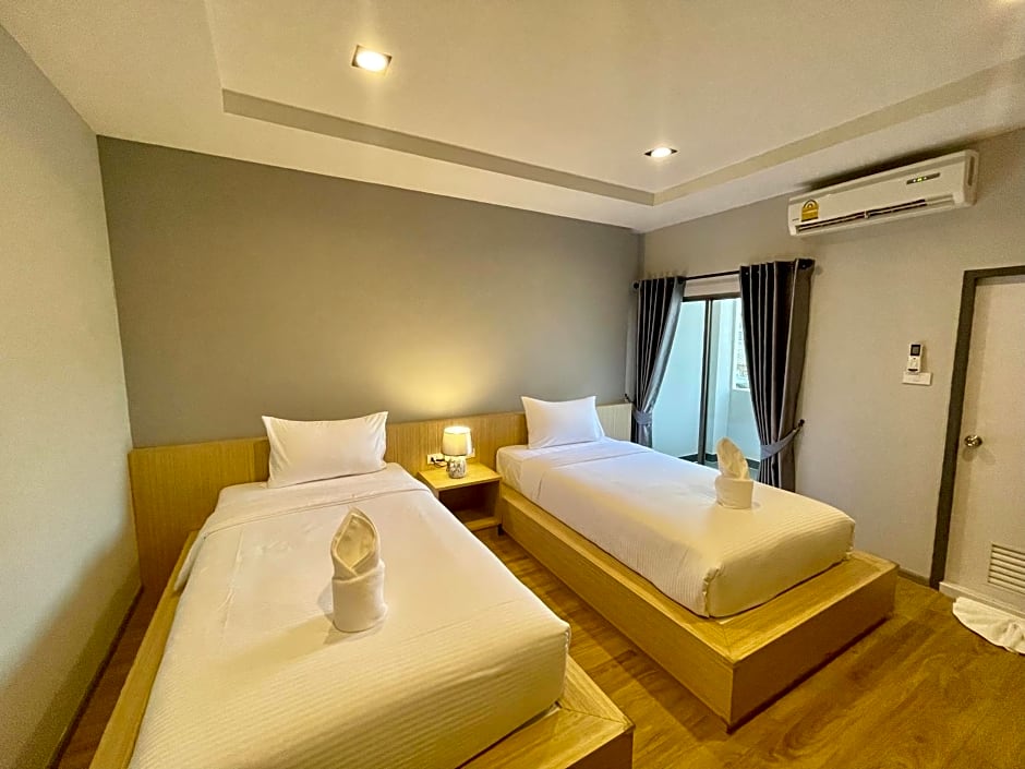 Klaang Muang Hotel (โรงแรมกลางเมือง)