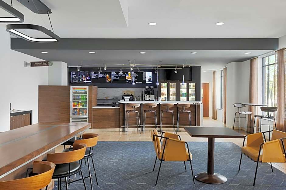 Courtyard by Marriott Louisville Airport