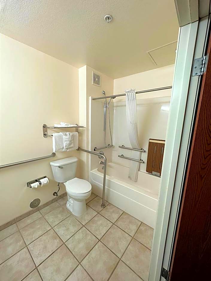 Super 8 by Wyndham Topeka at Forbes Landing