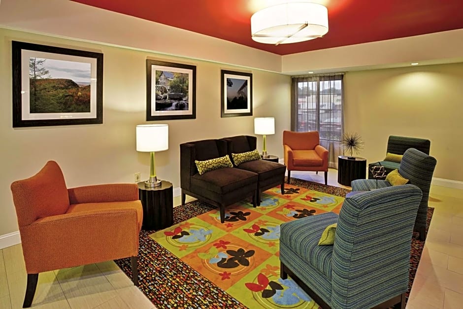 La Quinta Inn & Suites/New River Gorge National Park