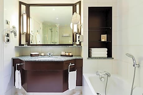 Deluxe Room, 1 King Bed, Non Smoking