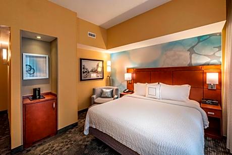 King Room with Roll-in Shower - Mobility and Hearing Accessible