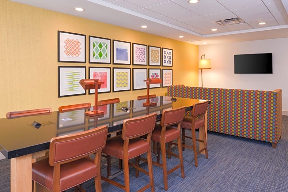 Holiday Inn Express Hotel & Suites Indianapolis Dtn-Conv Ctr, an IHG Hotel