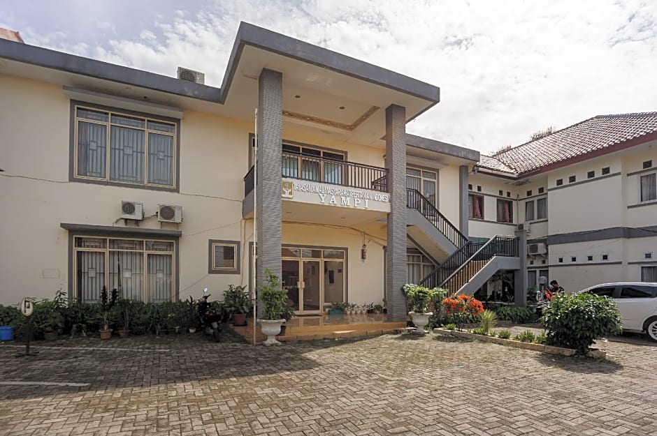 RedDoorz syariah near AEON Mall Tanjung Barat