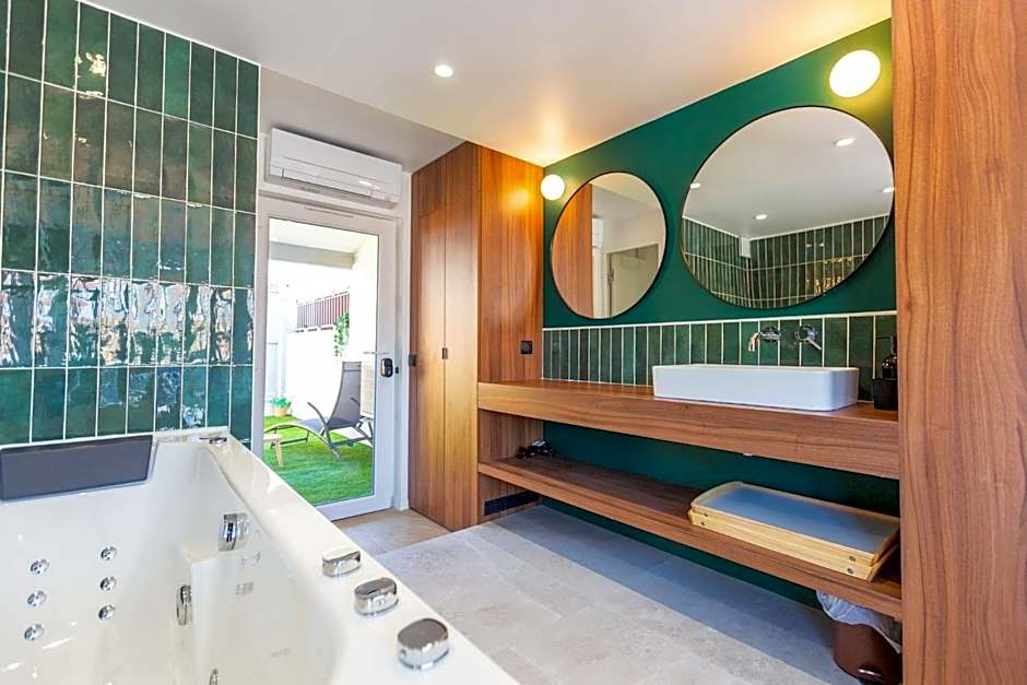 Love Room du Mont d'Or - Baignoire SPA - Minibar offert