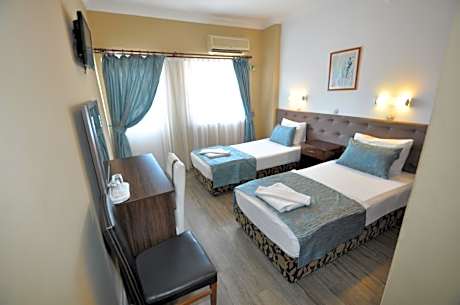 Double Room with Balcony (2 Adults + 1 Child)