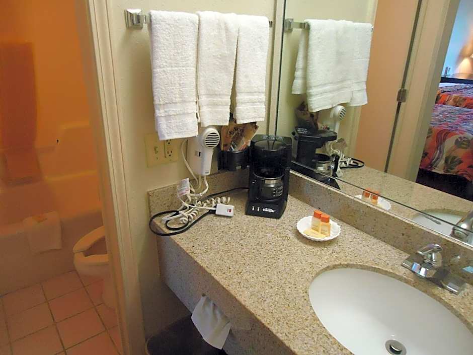 Days Inn by Wyndham Alma