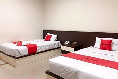 RedDoorz near Pantai Pede