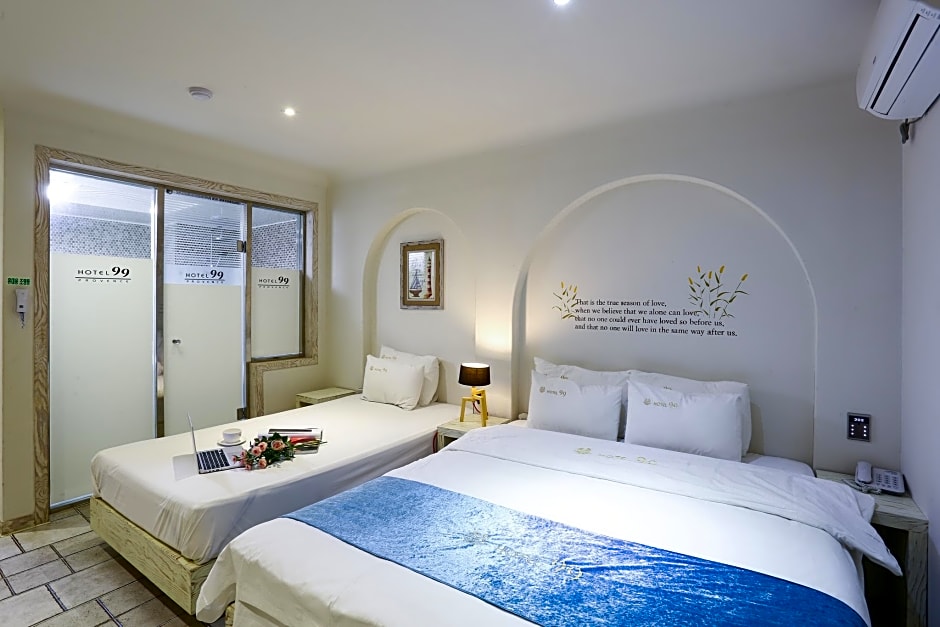 Hotel 99