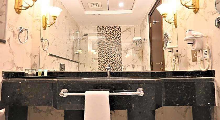 Crystal Plaza Al Majaz Hotel