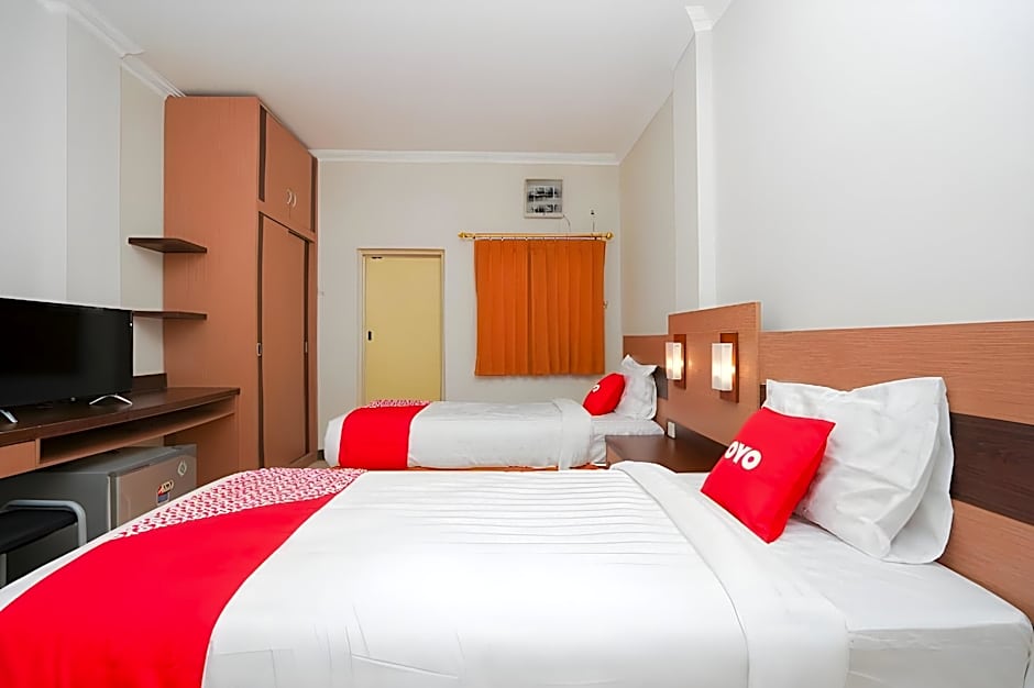 Super OYO 2075 Graha Marina