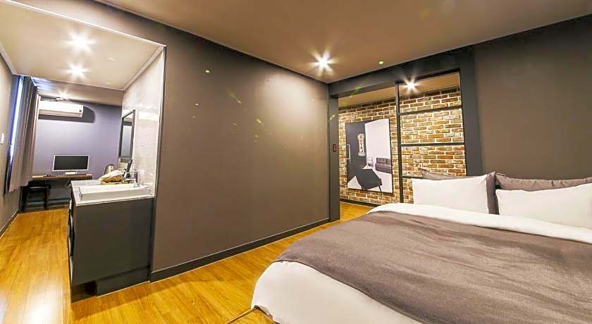 Changwon Brown-dot Hotel Myeongseo