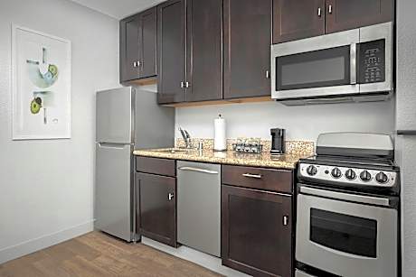 Suite, 2 Bedrooms (Hearing Accessible) (2 Double Beds)