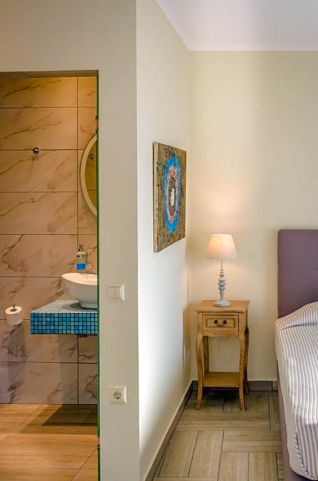 Skalla Studios – Thassos Town, MO