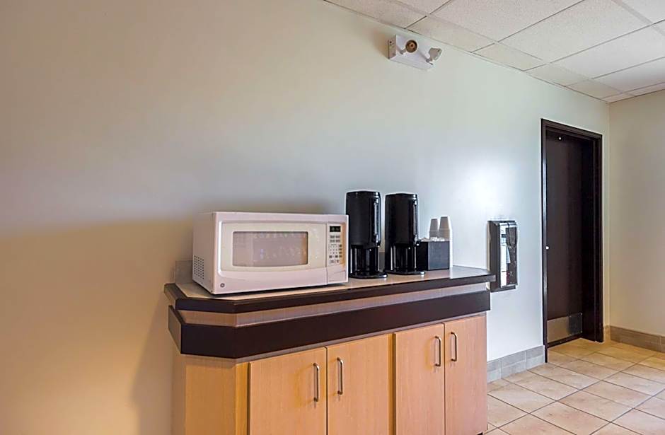 Motel 6-Whitby, ON - Toronto East