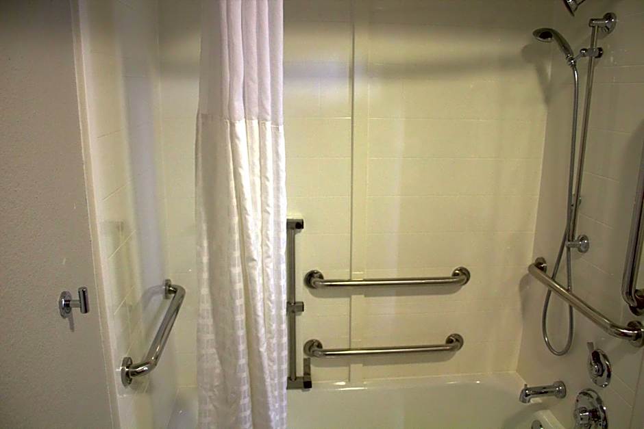 Clarion Pointe Statesville