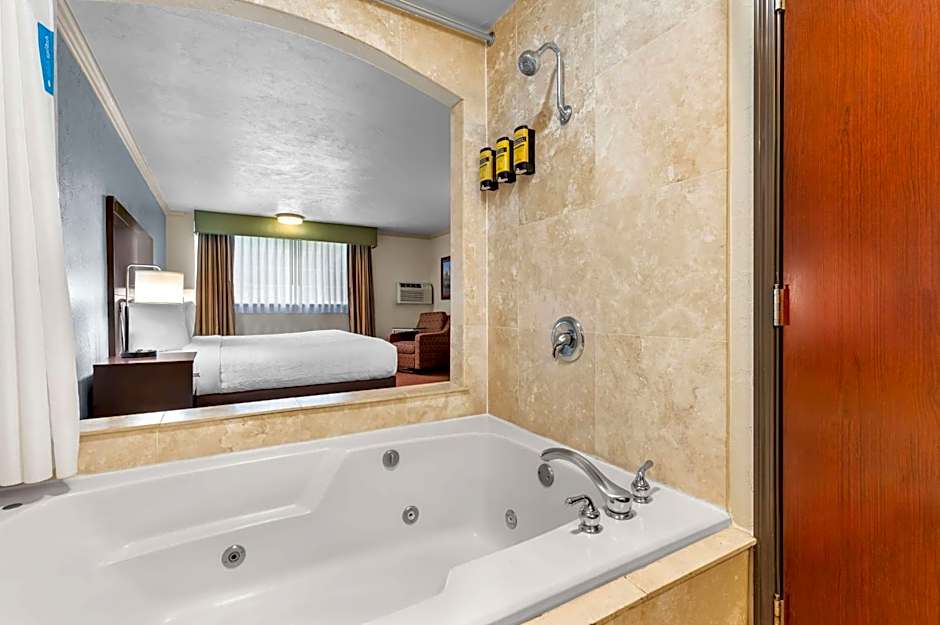Best Western Plus Parkway Inn