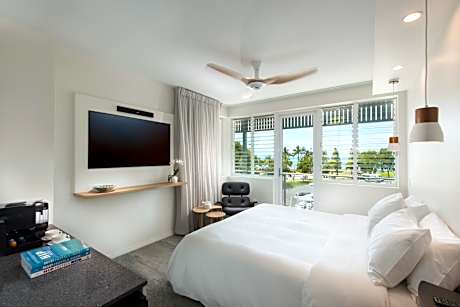 Designer King Spa Room - Water Aspect