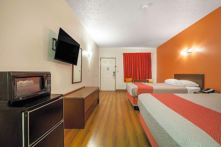 Motel 6-Covington, TN