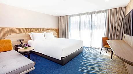 Standard Queen Room - Free Breakfast