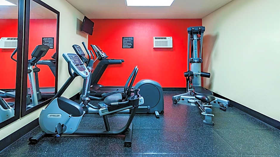 Country Inn & Suites by Radisson, Appleton Airport - Fox River Mall Area