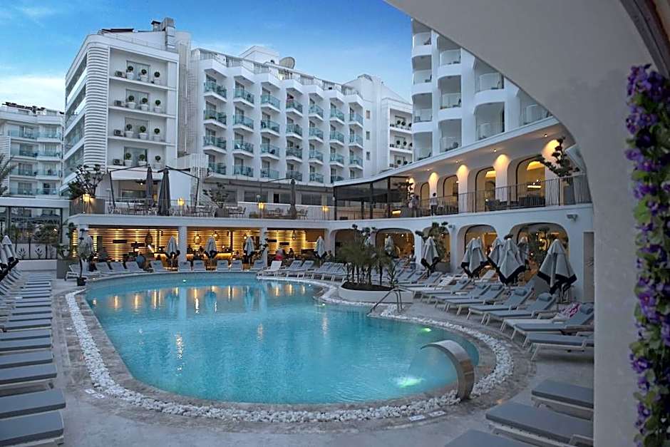 Lalila Blue Suites