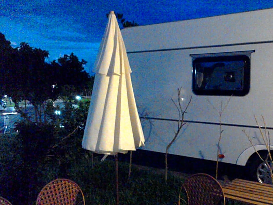 Kenting Houbihu Camping Car