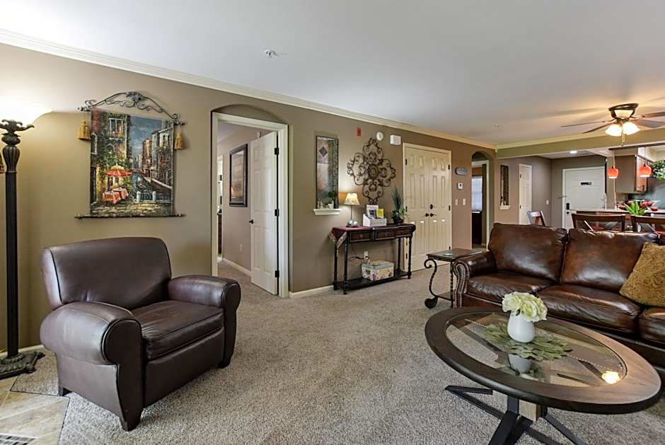 Luxury Condos at Thousand Hills - Heart of Branson - Beautifully remodeled - Spacious and Affordable