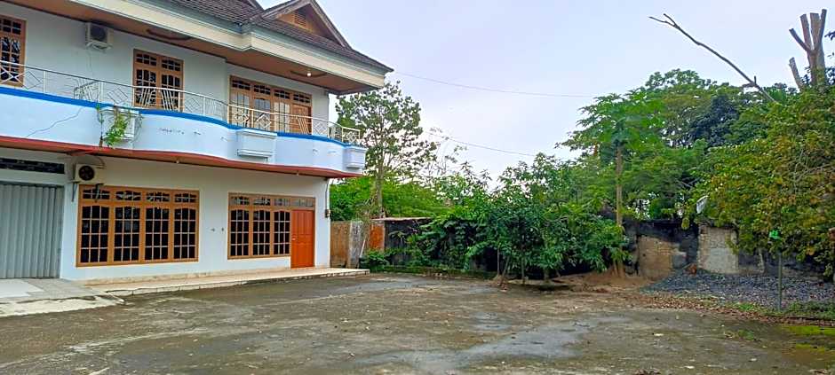 Hotel O Wisma Deli Syariah Near RSUD Nene Mallomo Sidenreng Rappang