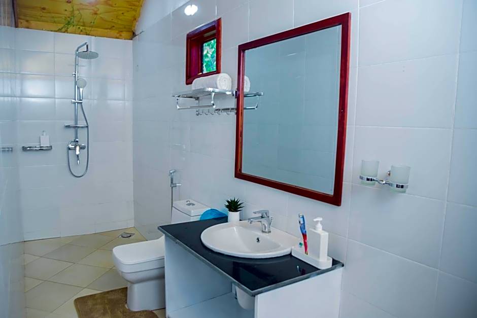 Shose Farmhouse Chalets & Campsite