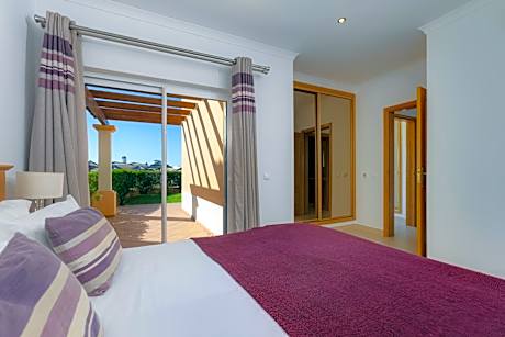 Deluxe Three-Bedroom Apartment