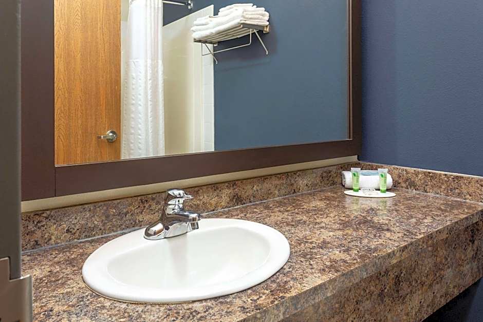 Super 8 by Wyndham Lachenaie/Terrebonne